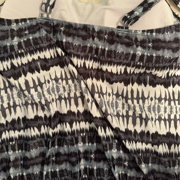 NWT Yonique Blouson Tankini loose fit two piece. Size large. - Picture 8 of 13